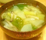 チンゲン菜・しめじ・大根の味噌汁
